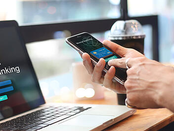 Mithilfe einer perfide Masche entlockten Betrüger einem Mann aus dem Kreis Kulmbach 9000 Euro. Online Banking, Banking-App