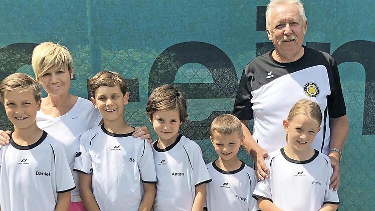 Die erfolgreiche Talent-Mannschaft des TSV Mönchröden (von links): Daniel Marinov, Trainerin Beate Herrgott, Ben Bertges, Anton Grosch, Finnlay Langbein, Fanni Hopf und Betreuer Manfred Hopf. Foto: privat
