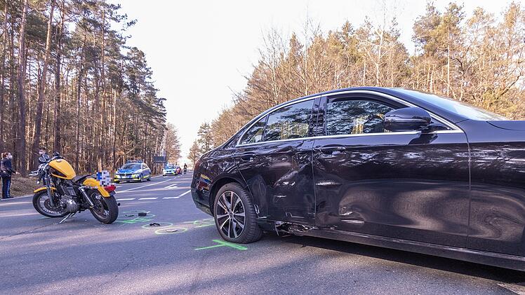 Motorradfahrer bei Pommersfelden verungl&uuml;ckt