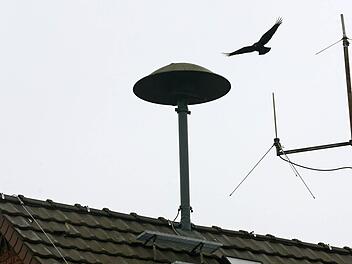Am 18. April wird in Bayreuth Sirenenprobealarm ausgelöst. Das moderne Warnsystem funktioniert auch per Smartphone-App. Zudem soll die Bevölkerung für Selbsthilfe und Vorbereitung auf Notsituationen sensibilisiert werden. Foto: Roland Weihrauch/dpa