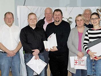 Bei der Jahresabschlussfeier wurden verdiente Mitglieder der BRK-Bereitschaft Haßfurt 1 geehrt. Im Bild von links BRK-Kreisgeschäftsführer Dieter Greger, Kreisbereitschaftsleiter Stefan Funck, Julian Kram, Gerd Finzel, Stefan Mutter, Katja Wambach, Otto Müller, Barbara Büttner, Bereitschaftsleiter Dirk Finzel und seine Stellvertreterin Lisa Gollbach.  Foto: Nikolai Menna / BRK