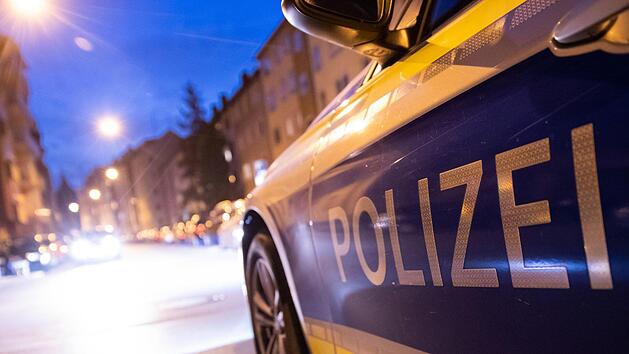 Flucht vor Polizei in N&uuml;rnberg endet mit schwerem Unfall