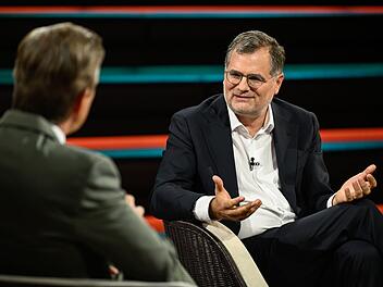 SPD-Politiker Wolfgang Schmidt tat sich am Mittwochabend schwer, die Spitze seiner Partei zu kritisieren.