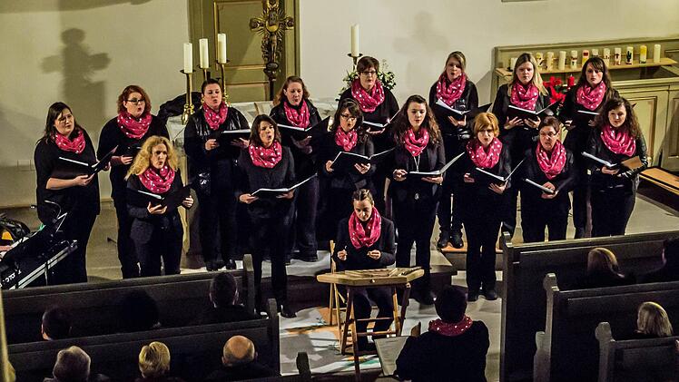 Impressionen vom Weihnachtskonzert mit dem "Vocalensemble Coburg" in Unterlauter.Foto: Jochen Berger
