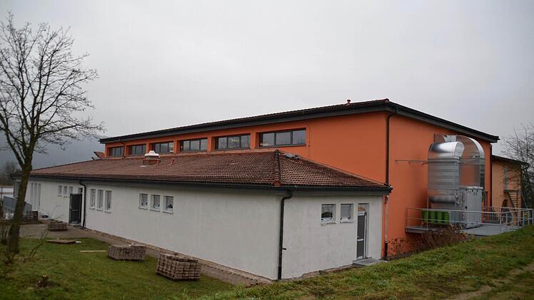 Eine Außenansicht vom Eckartspfad oberhalb der Halle. Von dieser Seite sieht man die neue Lüftungsanlage besonders gut. Foto: Kathrin Kupka-Hahn