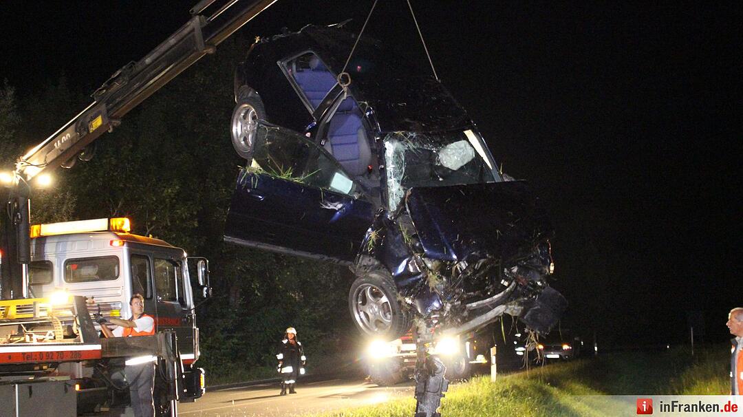 Pkw landet nach Überschlag auf Dach - Insassen kamen mit leichten Verletzungen davon