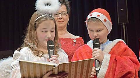 Ein Weihnachtsgedicht durfte nicht fehlen - vorgetragen vom Nachwuchs des Musikvereins Beiersdorf. Fotos: Daniela Pondelicek
