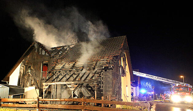 Pommersfelden (Landkreis Bamberg): Feuer zerstört Einfamilienhaus