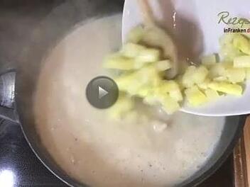 Die Spargelcremesuppe zählt zu den Klassikern unter den Spargel-Gerichten. Foto: Jennifer Brechtelsbauer