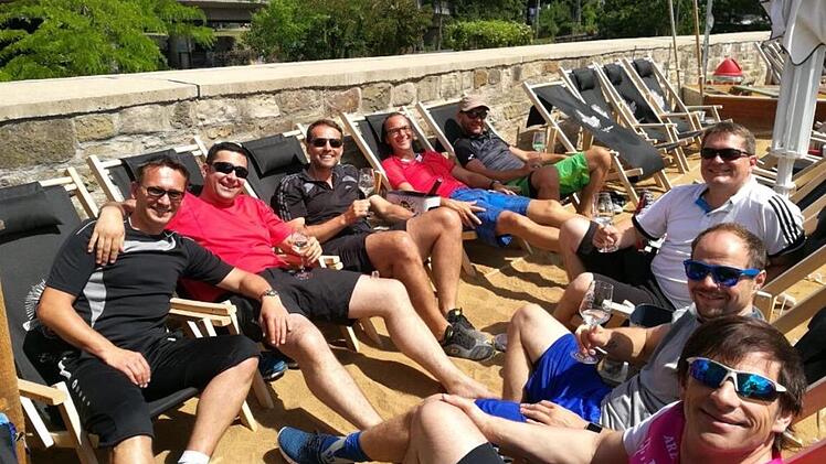 Als Corona noch keine Rolle spielte: Die Ausflügler bei einer kurzen Pause am Stadtstrand.