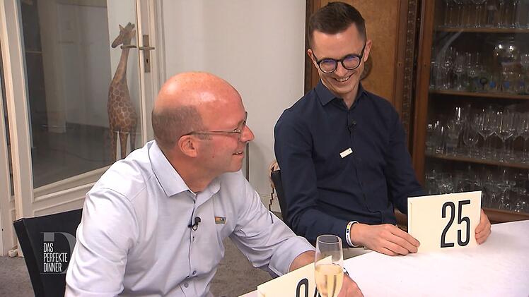 Mit 34 Punkten gewinnt Volker die Summe von 3.000 Euro, die er jetzt an "Wir helfen Kindern" spenden kann.