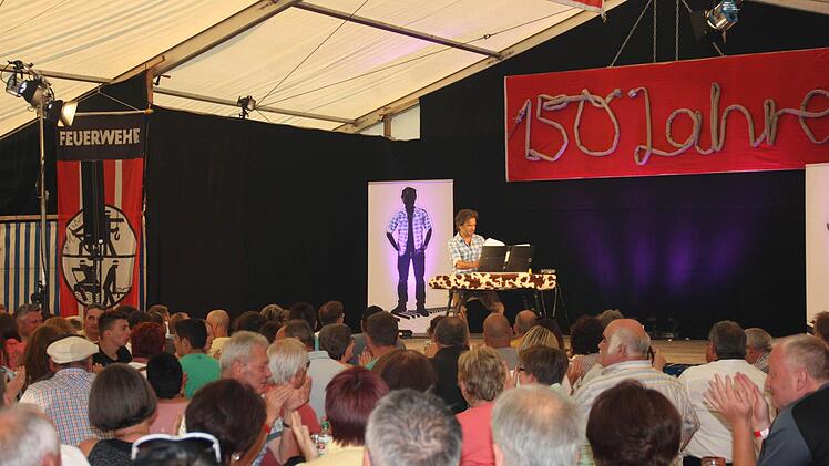 Chris Böttcher beim Feuerwehrfest 2015 in Maßbach Foto: Daniel Wiener