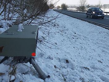 Verlockend: Auf der langen Gerade zwischen Kaltenbrunn und Rossach drücken Raser gerne aufs Gaspedal. Fotos: Berthold Köhler