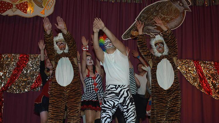 FC-Fasching in Rottershausen mit viel Tanz, Gesang und Sketchen. Foto: Stefan Geiger