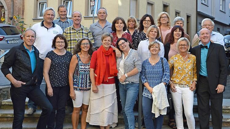 Der Einschulungsjahrgang 1979 aus Hohenroth traf sich in Münnerstadt zu einem Klassentreffen. Foto: Rainer Kirch
