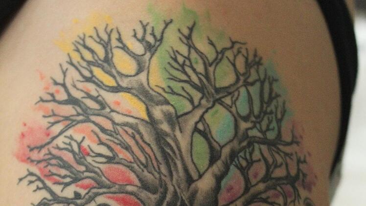 Ein sehr persönliches Motiv: Um die gezeigte Uhrzeit ist die Mutter der Trägerin dieses Tattoos verstorben. Foto: Markus Häggberg