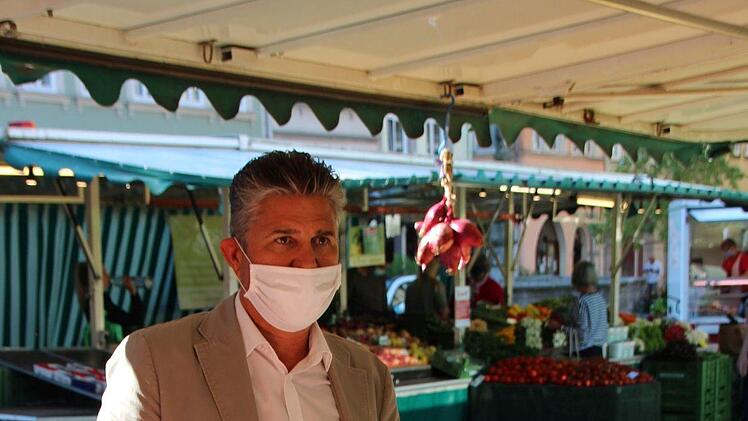 Thomas Egger besuchte  am Mittwoch den Coburger Wochenmarkt.Oliver Schmidt