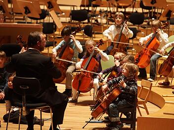Kleine Musiker mit kleiner Lobby. Im Gegensatz zu den Forchheimern,   können sie die Schützlinge  der städtischen Musikschule  Bamberg   (Bild)   allerdings nicht über  ausreichende Förderung  beklagen. Foto: Barbara Herbst
