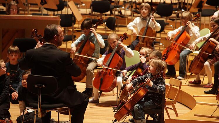 Kleine Musiker mit kleiner Lobby. Im Gegensatz zu den Forchheimern,   können sie die Schützlinge  der städtischen Musikschule  Bamberg   (Bild)   allerdings nicht über  ausreichende Förderung  beklagen. Foto: Barbara Herbst