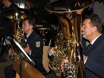 Das Bundespolizeiorchester München unter Chefdirigent Stefan Weber gastierte mit Sängerin Heike Gündisch in Oerlenbach.  Foto: Stefan Geiger