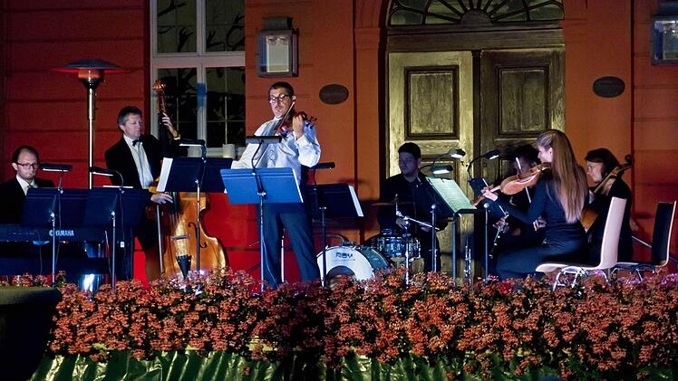 Stimmungsvoll: Altstadt-Serenade vom dem "Haus des Gastes" in Bad Rodach.Foto: Jochen Berger