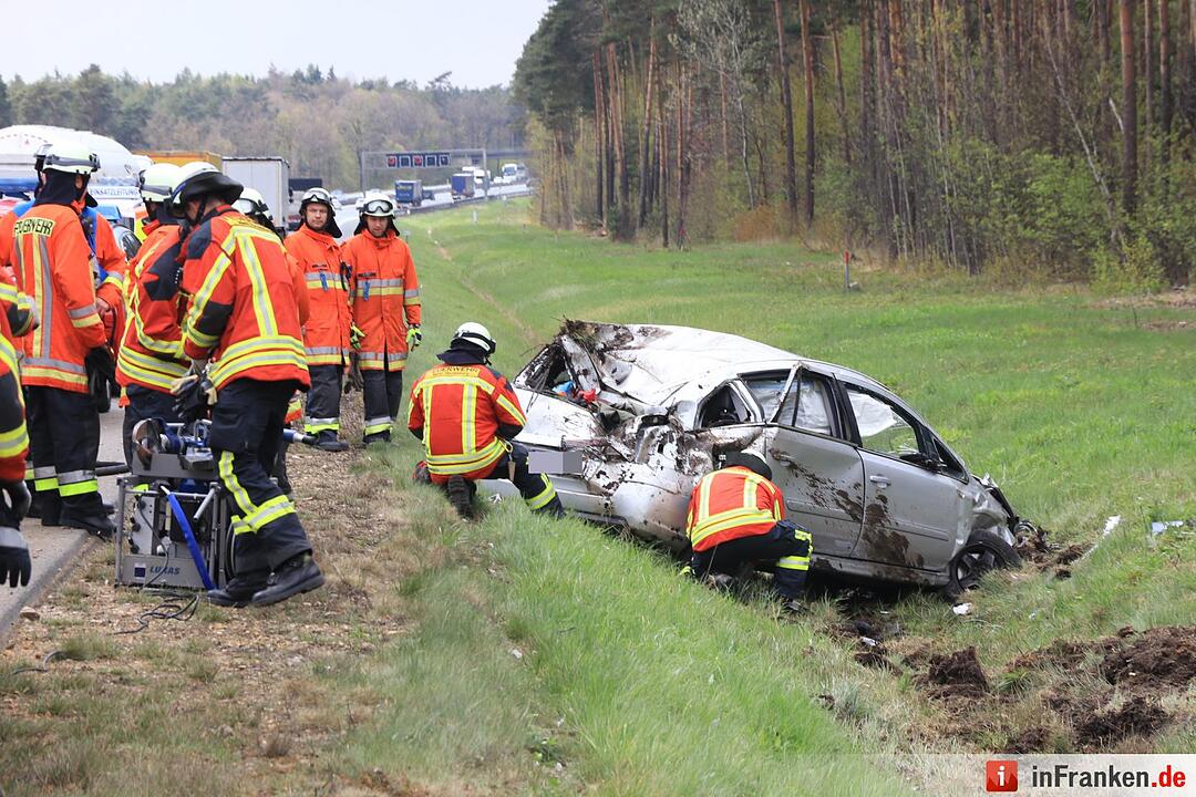 Nürnberg: Auto überschlägt sich mehrmals auf der A3 – Familie verletzt