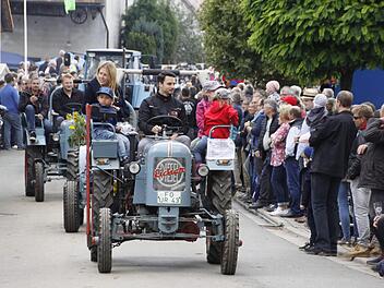 Bei der großen Parade tuckerten 210 Eicher durch den kleinen Ort. Foto: ReinhardLöwisch