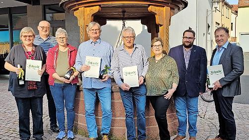 (Von links): Elfriede Scheller, Thomas Gerlach, Angelika Budewitz, Matthias Drilling, Helmut Merz, Ute Merz, Markus Stockmann und Albrecht Leurer