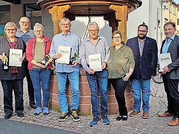 (Von links): Elfriede Scheller, Thomas Gerlach, Angelika Budewitz, Matthias Drilling, Helmut Merz, Ute Merz, Markus Stockmann und Albrecht Leurer