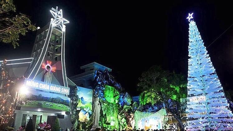 Im Gebiet Binh An im Erzbistum Saigon, in dem Ngoc The Nguyen aufgewachsen ist, wird Weihnachten im Freien geiert - auch mit einer Krippe.