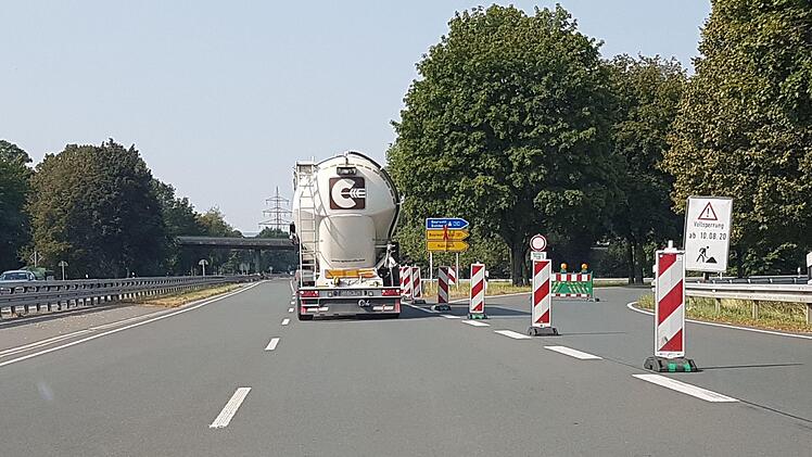 Wer aus Richtung Untersteinach kommt, kann hier nicht Richtung Kreuzstein abbiegen. Foto: Alexander Hartmann