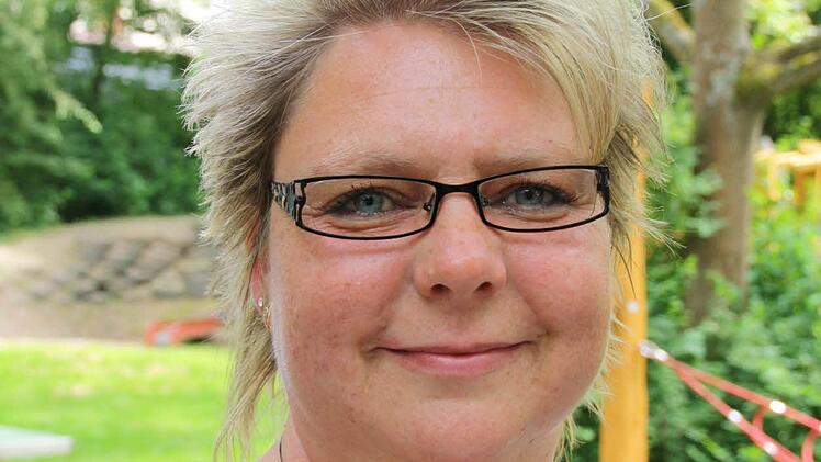 "Der Platz hier ist sehr schön", weiß Anja Gröschel. Die 32-jährige Bad Kissingerin ist selbst oft mit ihrem Schulkind auf dem Spielplatz an der Kapellenstraße. Zudem engagiert sie sich im Familienbeirat der Stadt: Vor zwei Jahren arbeitete sie selbst am Rahmenkonzept zu den Spielplätzen teil: "Die Umfrage hat gezeigt, welche Spielplätze gut genutzt werden", berichtet sie. Und: "Es nutzt nichts, wenn die Eltern den Spielplatz gut finden, aber die Kinder nichts damit anfangen können." Umso meh...