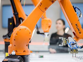 Der Roboterhersteller Kuka baut Stellen in Bayern ab. Darunter auch in Unterfranken. Symbolfoto: Julian Stratenschulte/dpa
