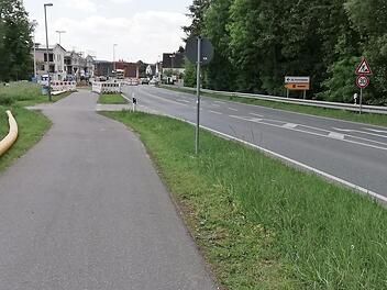 Die vorbereitenden Arbeiten in Dormitz laufen bereits, die Straße ist derzeit halbseitig gesperrt.  Foto: FT