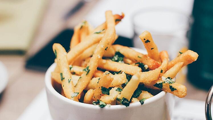 Pommes verbrauchen durch frittieren und tiefkühlen sehr viel Energie.
