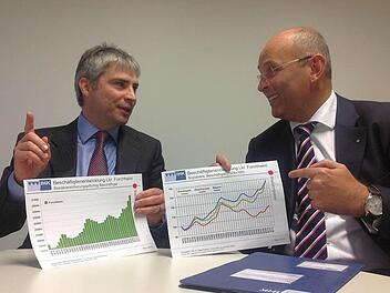 Die Zahlen in Forchheim zeigen nach oben: Michael Waasner (links) und Heribert Trunk freut das. Foto: Nikolas Pelke