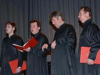 Der St. Daniels-Chor (von links): Pavel Klimeskov, Andrey Palamarchok, Dr. Vladislav Belikov und Anatoly Obrastzov. Foto: Björn Hein
