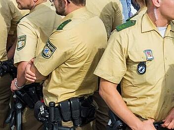 Ein junger Mann musste sich am Mittwoch wegen seines Verhaltens gegenüber vier Kulmbacher Beamten verantworten. Symbolfoto: Marc Müller/dpa