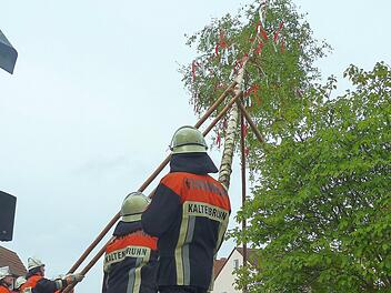 Besuchermagnet: Das Maibaumfest der Feuerwehr und der Landfrauen in Kaltenbrunn   findet strategisch gut gelegen  nur ein paar Meter weg vom Itzgrund-Rad zwischen Bamberg und Coburg statt.Berthold Köhler