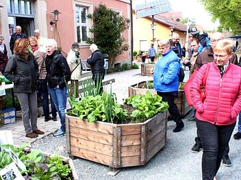 Information über Hochbeet-Bepflanzung und der Austausch von Gartenfreunden standen im Mittelpunkt des Frühlingsfestes der Umweltstation.Roland Dietz