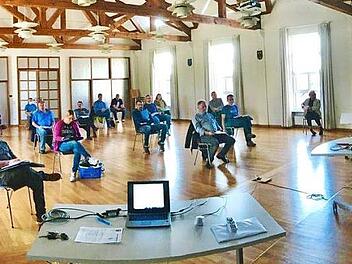 Mit Abstand tagte der Gemeinderat im Ratssaal.  Foto: Gemeinde/Marco Depner