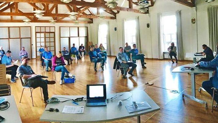 Mit Abstand tagte der Gemeinderat im Ratssaal.  Foto: Gemeinde/Marco Depner