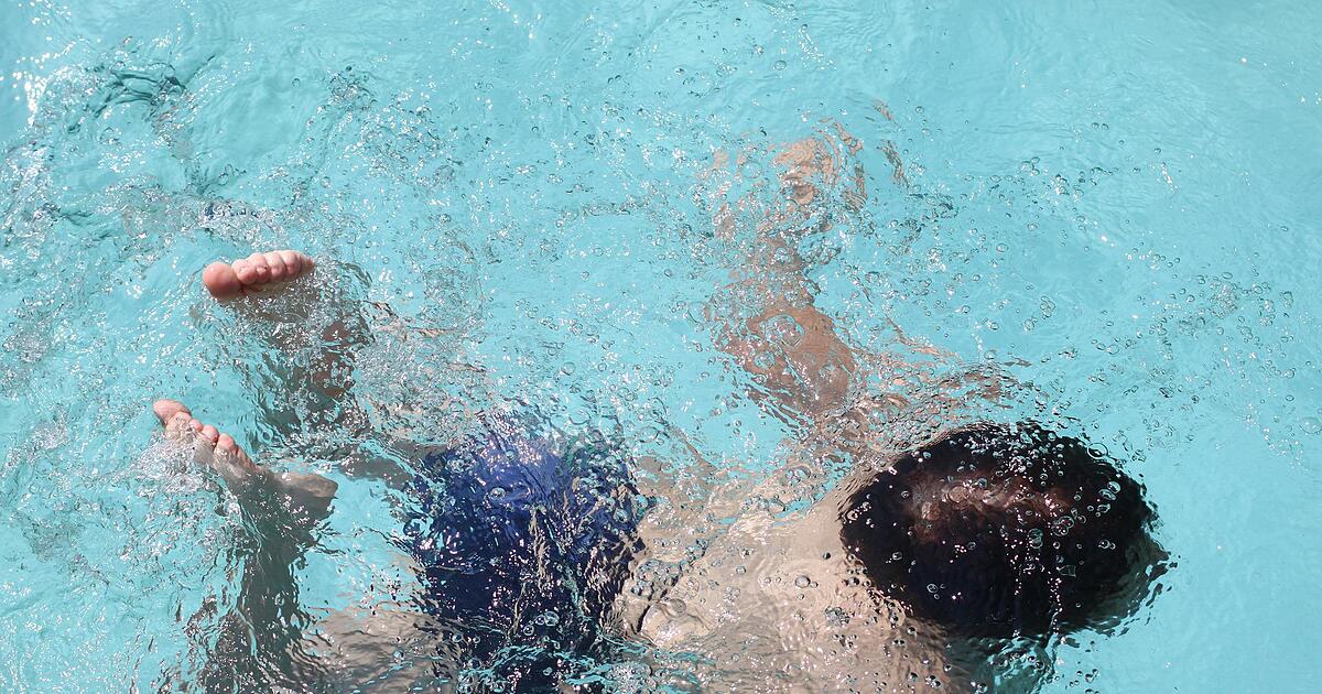Oberbayern: Dreijähriger Junge ertrinkt in privatem Swimmingpool