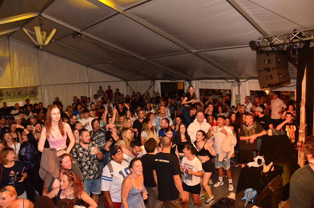 Party mit der Band "CAVELAND"