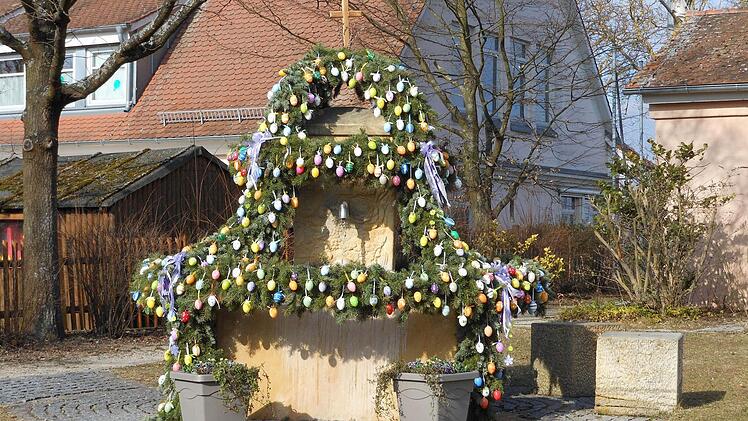 Osterbrunnen Lisberg, Foto: Lothar Beck