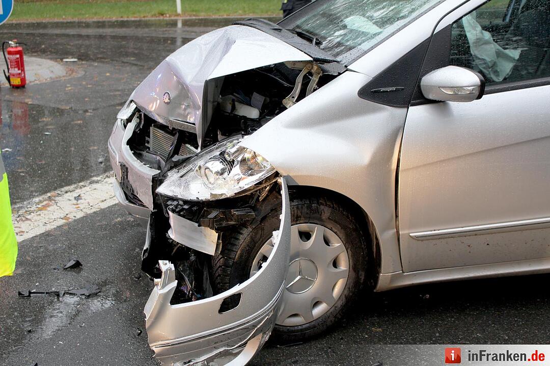 Kreis Fürth: Zwei Autos kollidieren bei Cadolzburg
