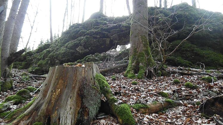 Der hohle Stein ist einen kurzen Zwischenstop wert.