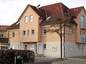 Das Gebäude am Fichtenbach in Eltmann beherbergte bisher die Sozialstation Sankt Hedwig und bleibt weiter ein Stützpunkt der Caritas-Sozialstation Haßberge.  Fotos: Günther Geiling