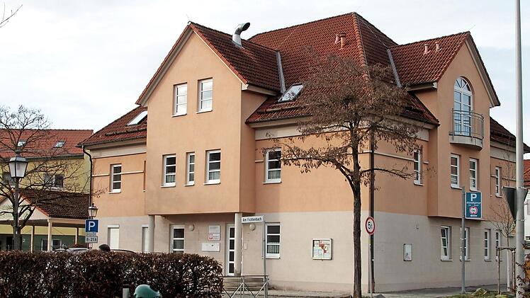 Das Gebäude am Fichtenbach in Eltmann beherbergte bisher die Sozialstation Sankt Hedwig und bleibt weiter ein Stützpunkt der Caritas-Sozialstation Haßberge.  Fotos: Günther Geiling