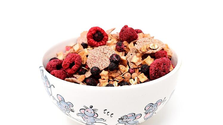 Haskap-Beeren passen wunderbar ins Müsli!